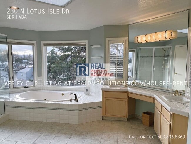 Building Photo - 230 N Lotus Isle Dr