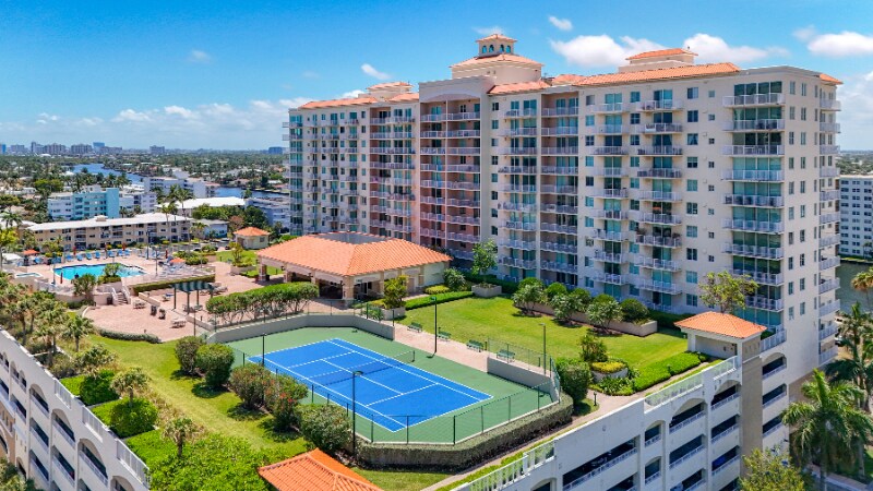 Building Photo - 3020 NE 32nd Ave