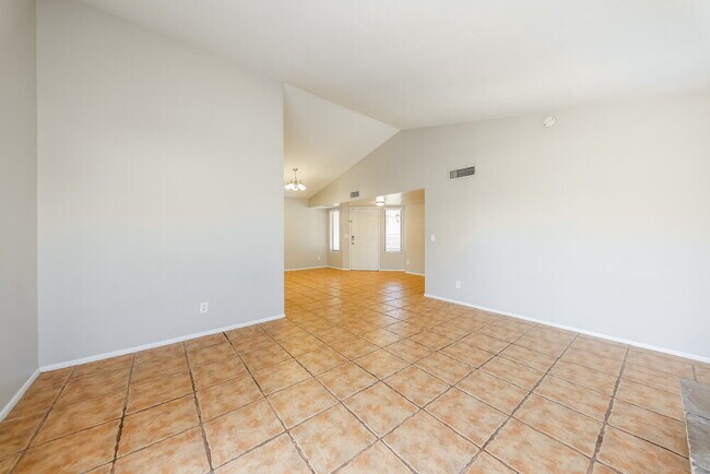 Building Photo - 6630 W Poinsettia Dr