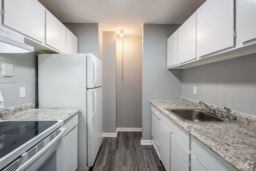 2BR, 1BA - 860SF - Greenway Gardens