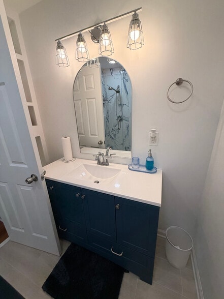 Building Photo - 245 Winding River Dr