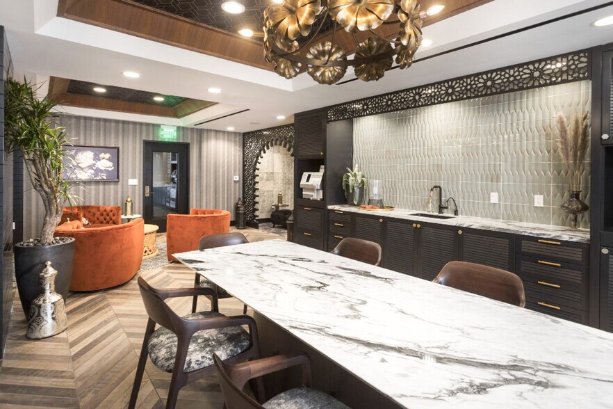 Building Photo - 5710 Crescent Prk E