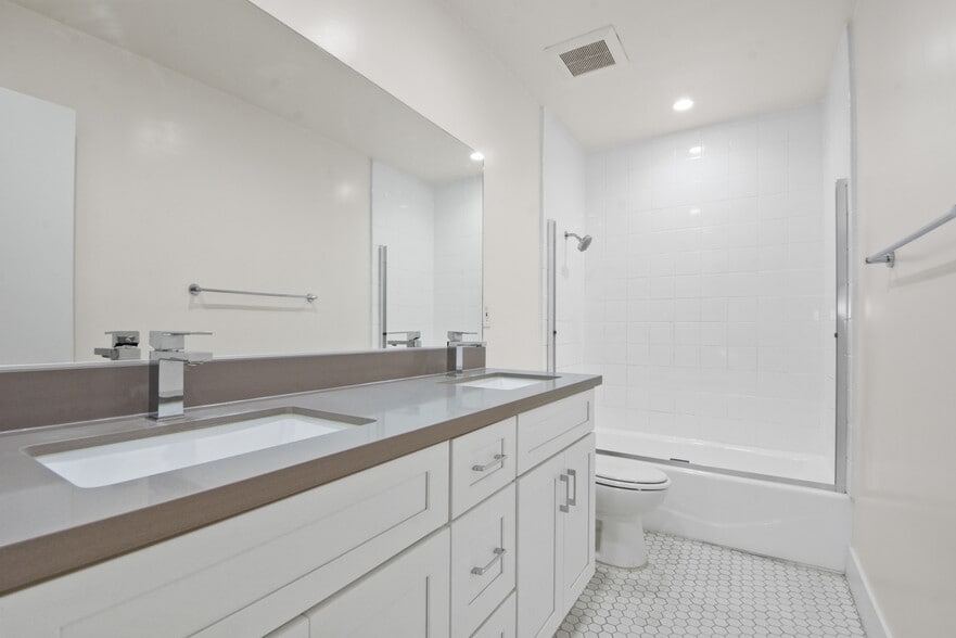Upgraded Bathrooms - 14075 Ash St