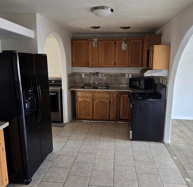 Building Photo - 315 W Palma St