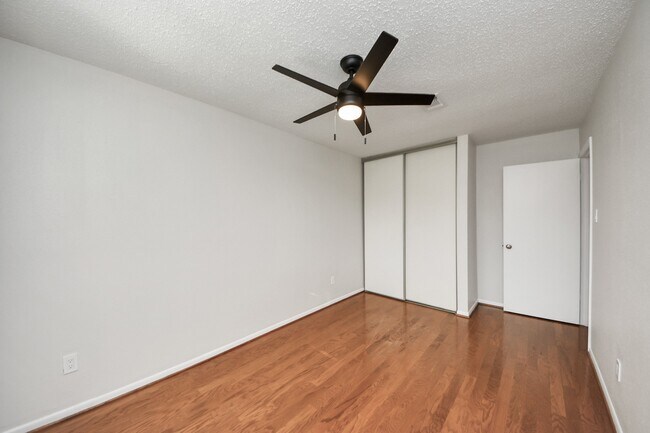 Building Photo - 2506 Lively Ln