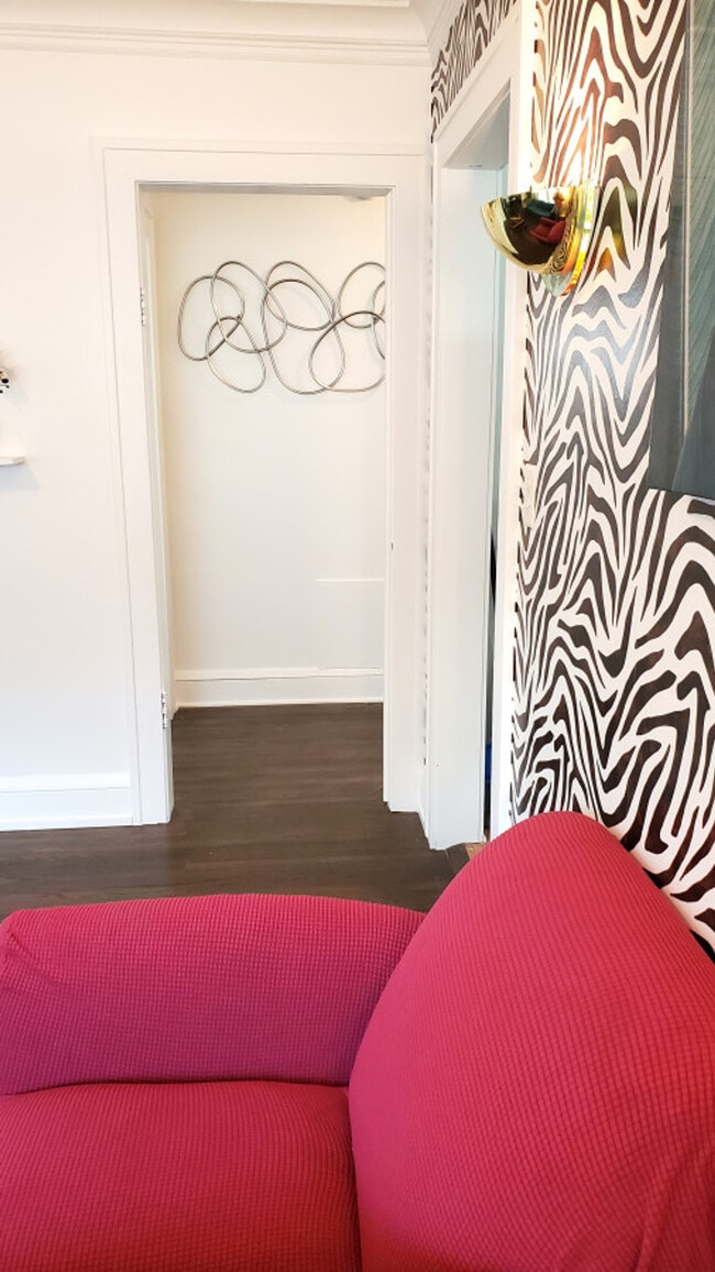 Building Photo - 1916 N Oliver Ave