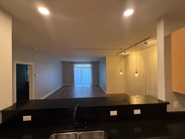 Building Photo - 1925 N Water St