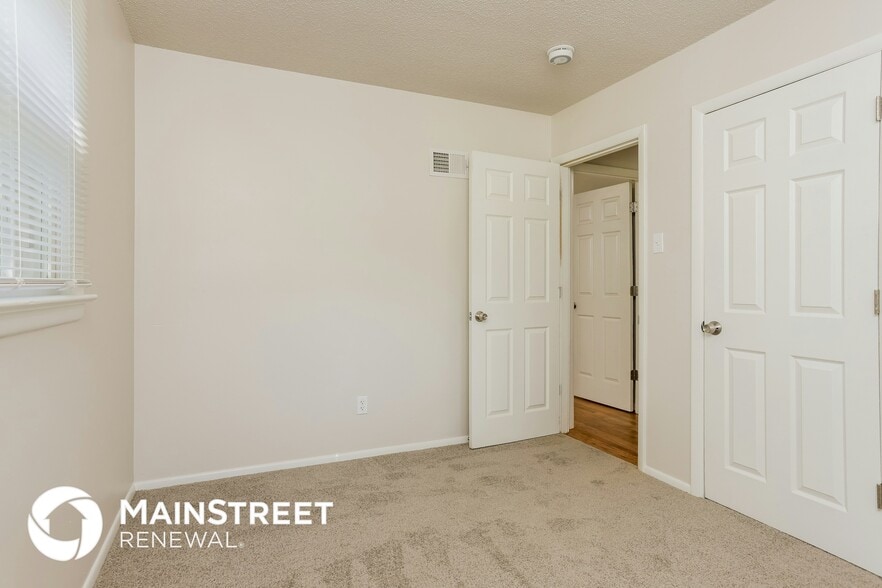 Building Photo - 1455 Broadlawns Ln