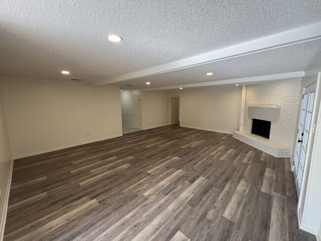 Building Photo - Newly renovated Single-Family Home in Shenandoah Estates Subdivision!