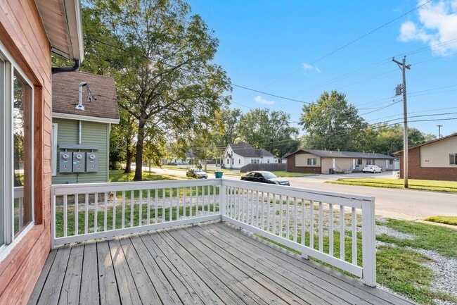 Building Photo - Modern 2 Bed | 1 Bath Home