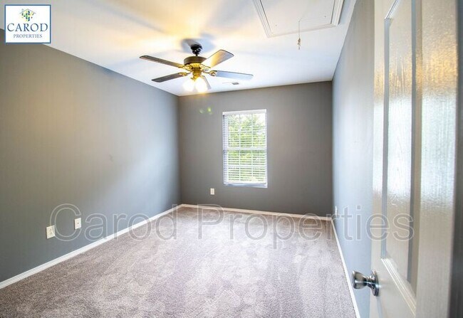 Building Photo - 8630 Redding Glen Ave