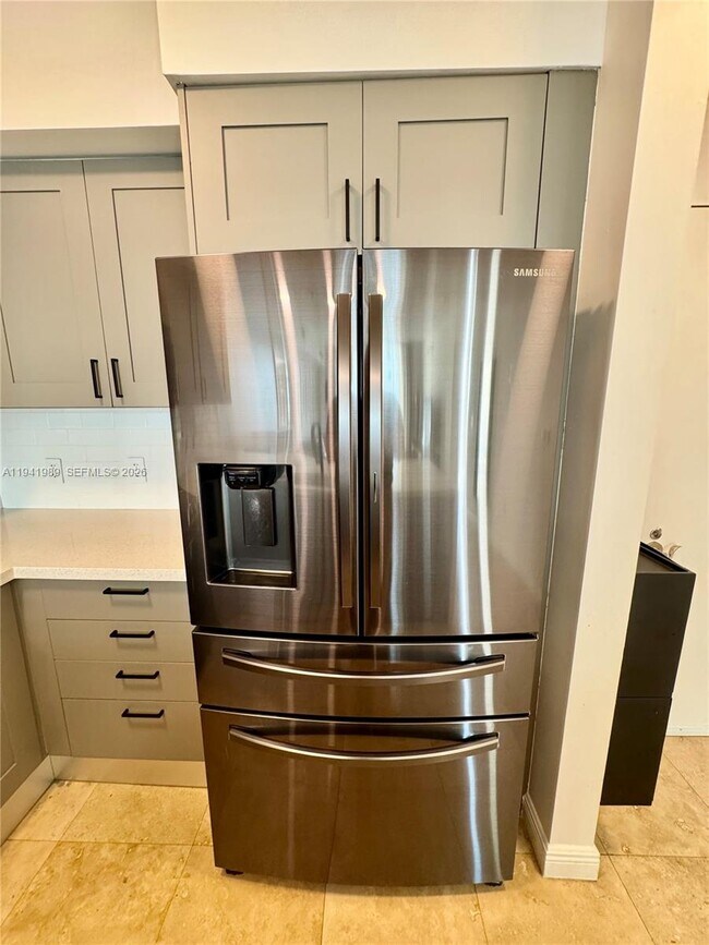 Building Photo - 1755 E Hallandale Beach Blvd