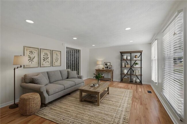 Building Photo - 9470 Hillside Dr