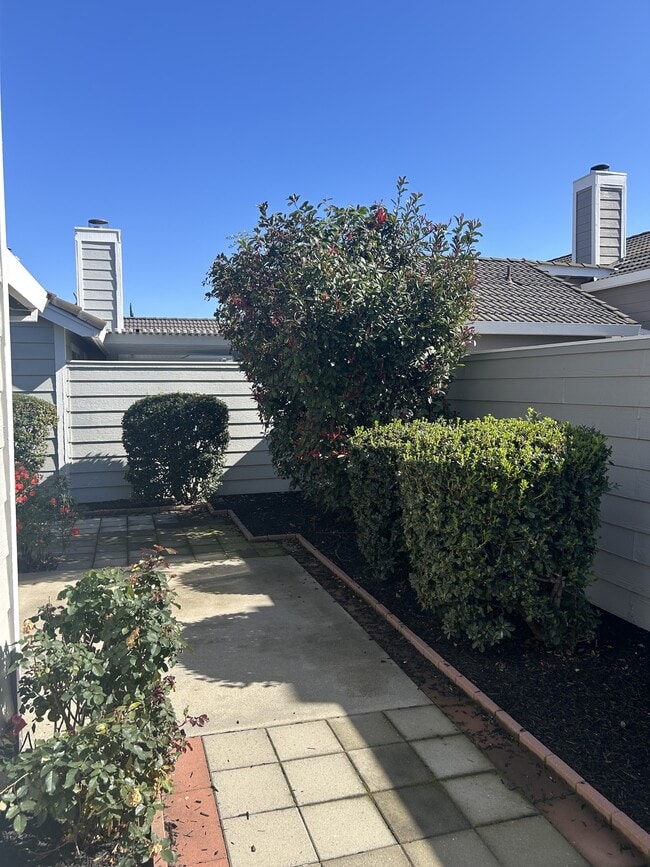 Building Photo - 2252 Southport Ln