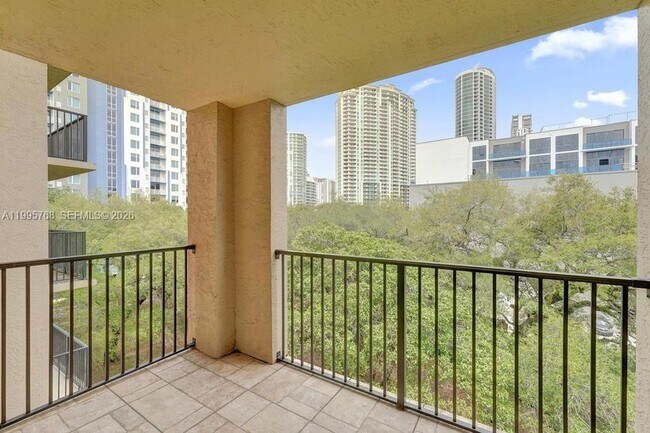 Building Photo - 520 SE 5 Ave