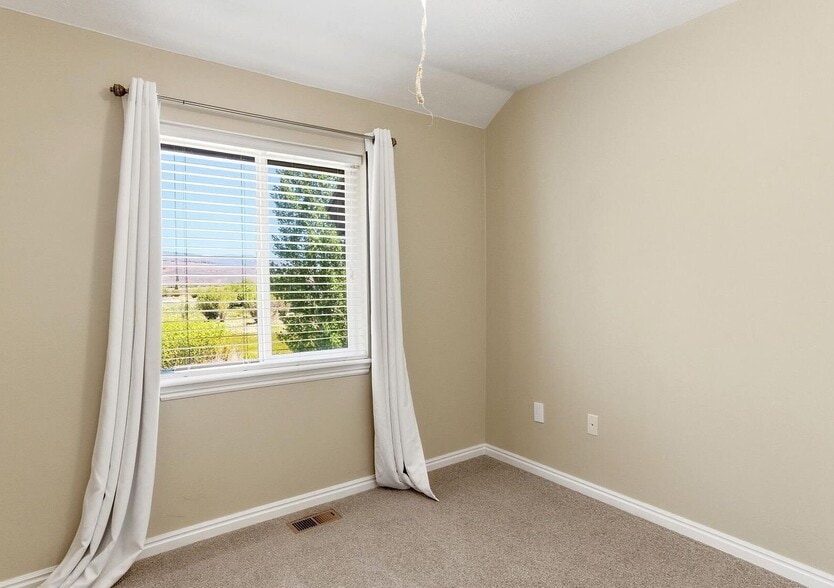 Building Photo - 1422 Cutter Ln