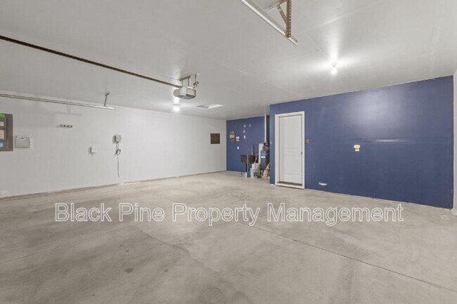 Building Photo - 7684 S Seabreeze Way