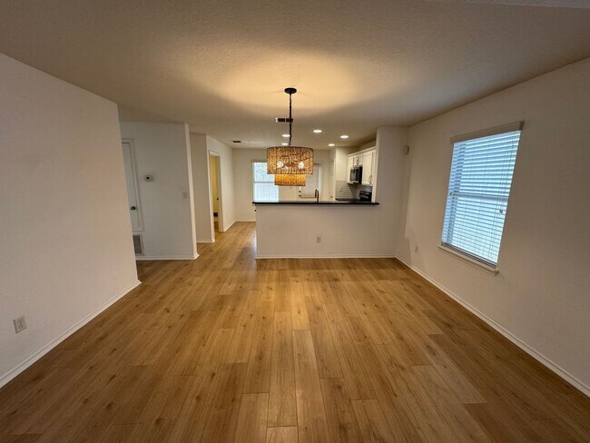 Building Photo - CUTE ONE STORY FEATURING WOOD STYLE VINYL ...