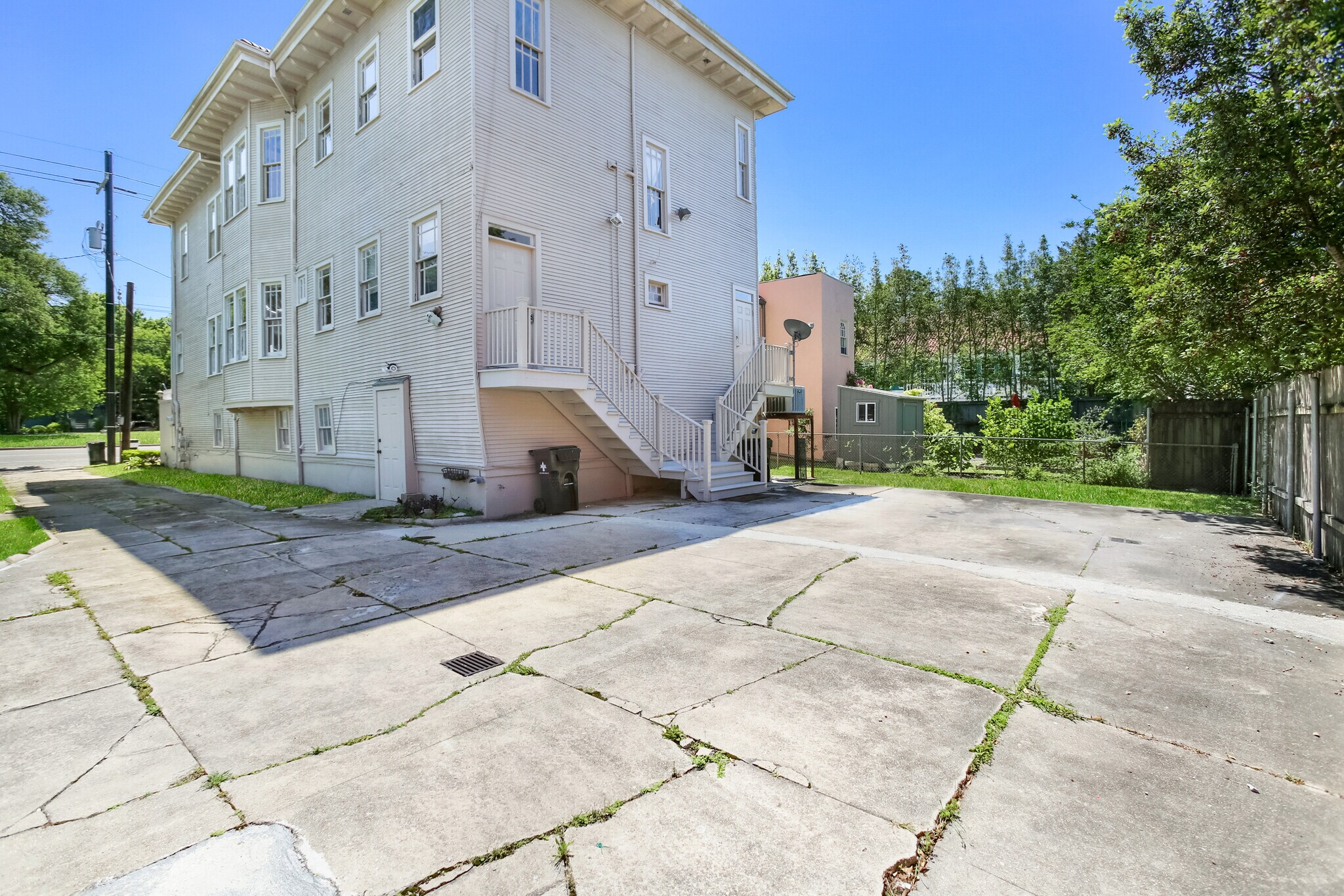 Building Photo - 3618 Napoleon Ave
