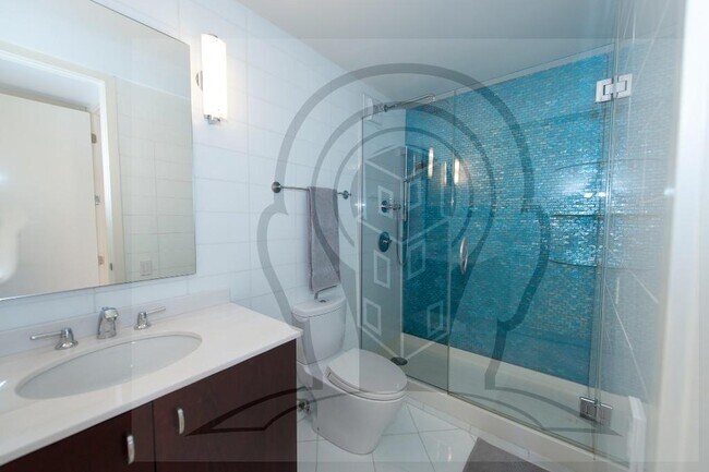 Building Photo - Stunning 46th Floor, 2 bedroom condo, right on the Chicago River