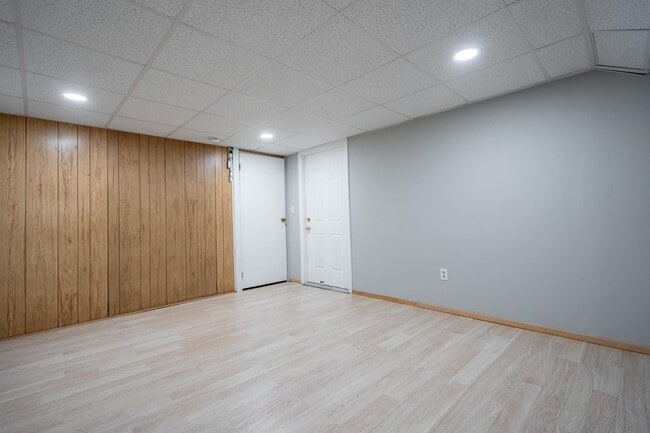 Building Photo - 12 Stillwater Dr