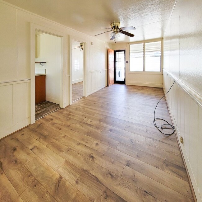 Building Photo - 1132