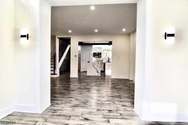 Building Photo - 332 Undercliff Ave