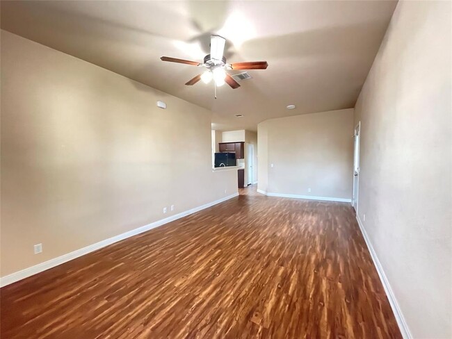 Building Photo - 1375 Loop 332