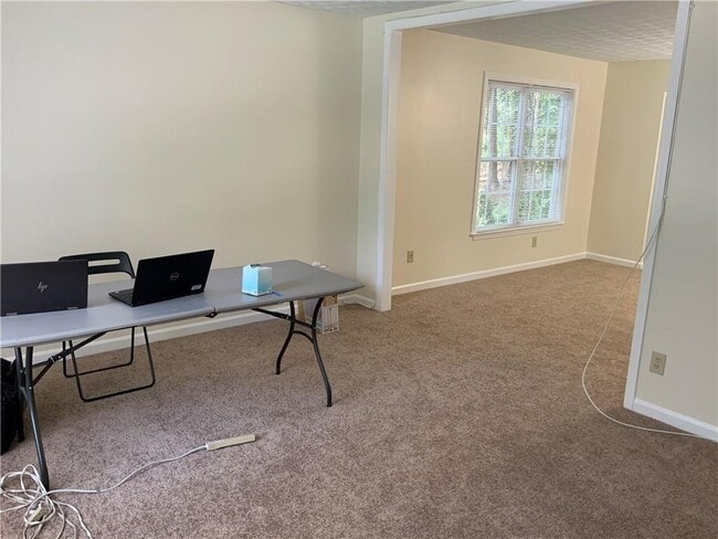 Building Photo - 4167 Oak Ferry Dr NE