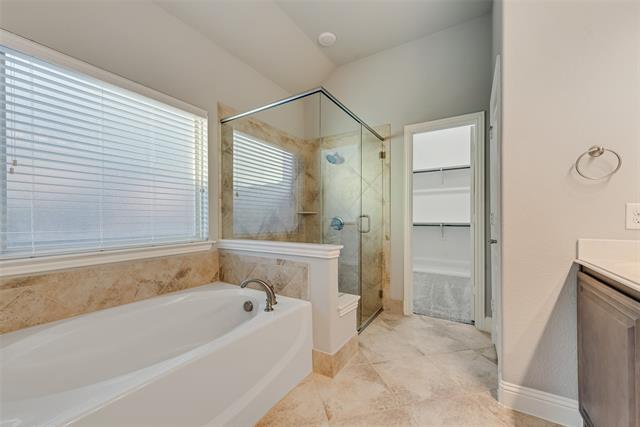 Building Photo - 500 Lakeview Dr