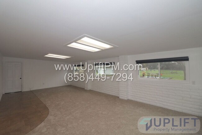 Building Photo - 1831 Lilac Rd