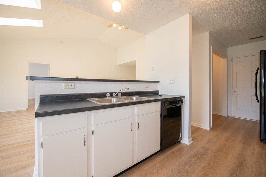 Building Photo - 9661 Trail Dr