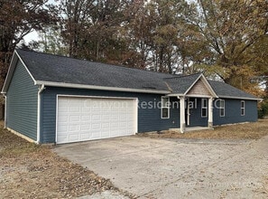 Building Photo - 1063 Givens Rd