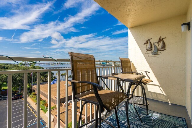 Building Photo - Fully Furnished 1BR/1BA Condo – Riverfront...