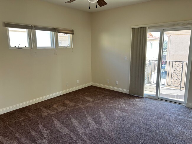 Building Photo - Charming 2-Bedroom 2.5 Baths Townhouse in ...