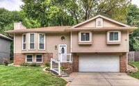 Building Photo - Bellevue Home For Rent!