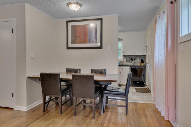 Building Photo - 210 Parthenia Dr