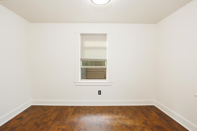 Building Photo - 4313 N Kerby Ave