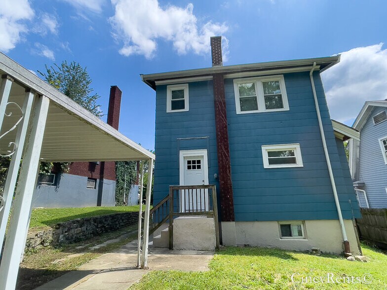 Building Photo - 3335 Hewitt Crescent St
