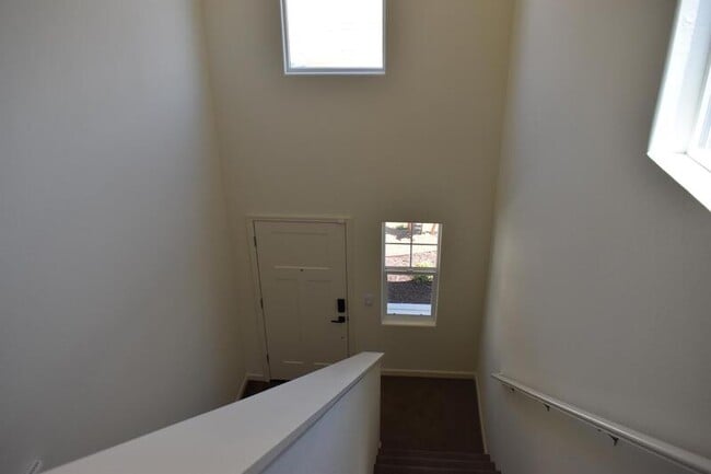 Building Photo - 708 Athena Dr