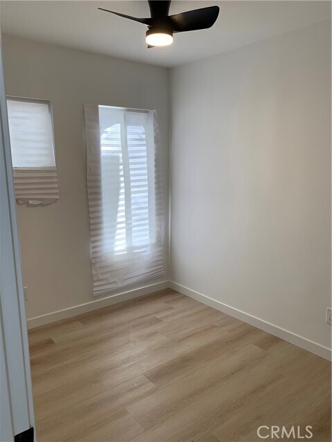 Building Photo - 1209 W 40th Pl