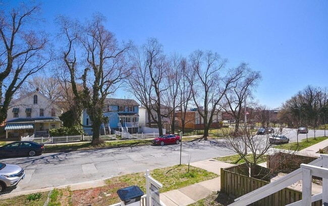 Building Photo - 3422 Roland Ave