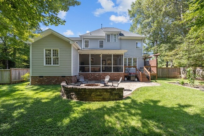 Building Photo - Spacious 4-Bedroom Home with Large Yard & ...