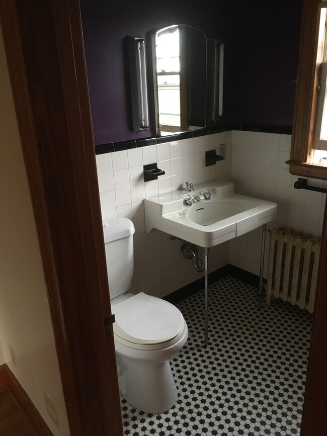 Building Photo - 750 Gilead St