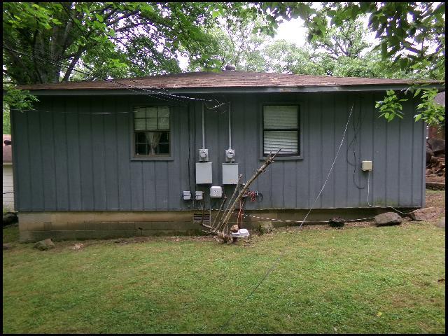 Building Photo - 610 S Maple St