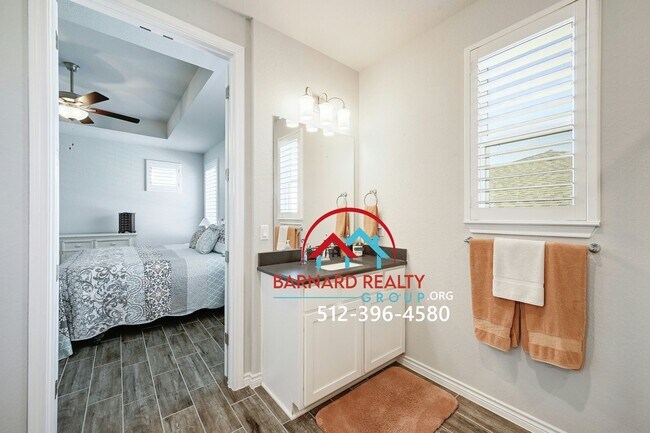 Building Photo - Available Now: Beautiful Home in Kissing Tree