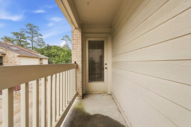 Building Photo - 10125 Valley Forge Dr
