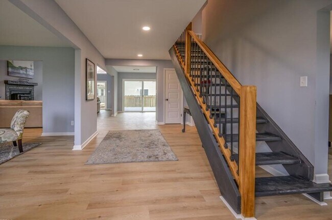 Building Photo - Fully renovated 4BR, 2.5BA home in the highly desired Great Neck Meadows!