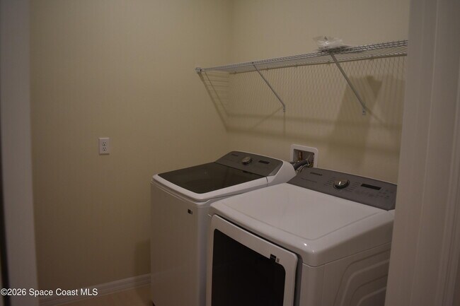 Building Photo - 5039 Sunnytime St
