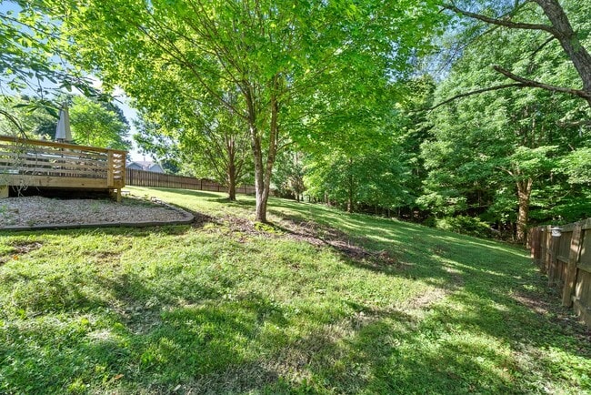 Building Photo - Pet Friendly Three Bedroom!